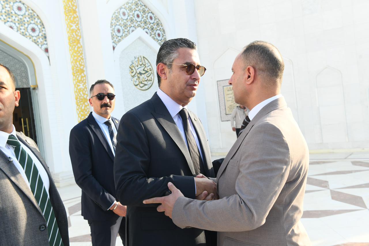 الكاتب الصحفى مدحت وهبه مدير تحرير اليوم السابع يقدم واجب العزاء للدكتور شريف فاروق وزير  التموين ---